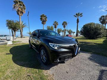 Alfa Romeo Stelvio 2.2 t Business Q4 210cv auto