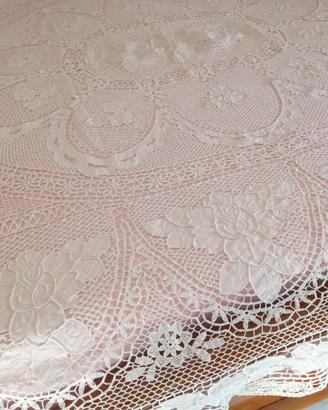 Copriletto matrimoniale vintage con pizzo a mano