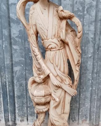 Statua femminile orientale vintage
