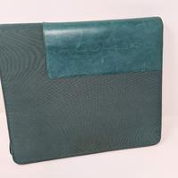Piquadro astuccio in pelle verde con raccoglitore