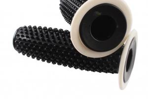 Coppia manopole in gomma nere puntinate per ciclo 