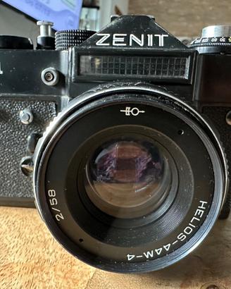 Macchina fotografica Zenit e teleobiettivo