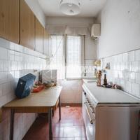 Bifamiliare indipendente con ampio giardino, offic