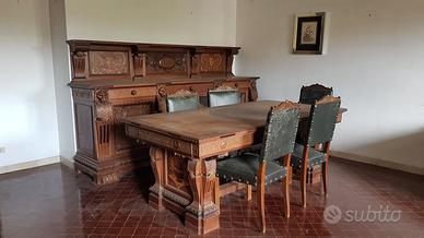 mobile, tavolo e sedie stile rinascimento 