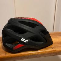 Casco bici e ginocchiere