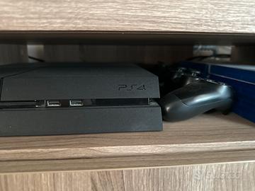 Ps4 con 8 giochi