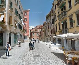 Venezia - grazioso posto letto libero subito