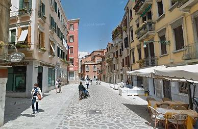 Venezia - grazioso posto letto libero subito