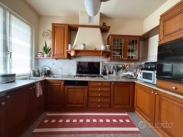 CUCINA IN ROVERE