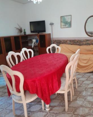TAVOLO CON 6 SEDIE