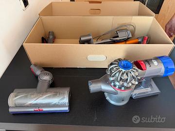 Dyson aspirapolvere v8 con accessori