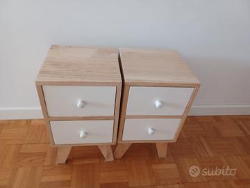 coppia di comodini in legno e bianco stile nordico