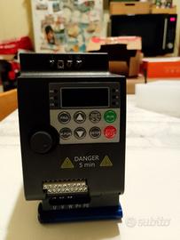 Convertitore di frequenza per il controllo della v