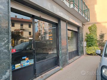 Locale commerciale Doppia vetrina