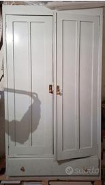 Armadio antico in abete massello