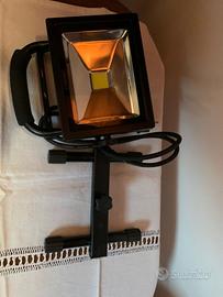 Proiettore da tavolo portatile