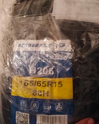 Pneumatici nuovi  185/65 R15
