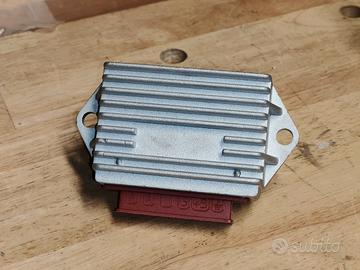 Regolatore di tensione vespa 