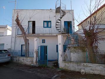 Palazzina con 2 appartamenti vicino al mare