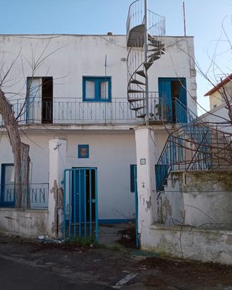 Palazzina con 2 appartamenti vicino al mare