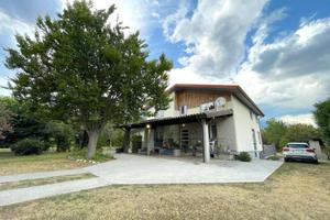 VILLA INDIPENDENTE TRICAMERE CON AMPIO GIARDINO