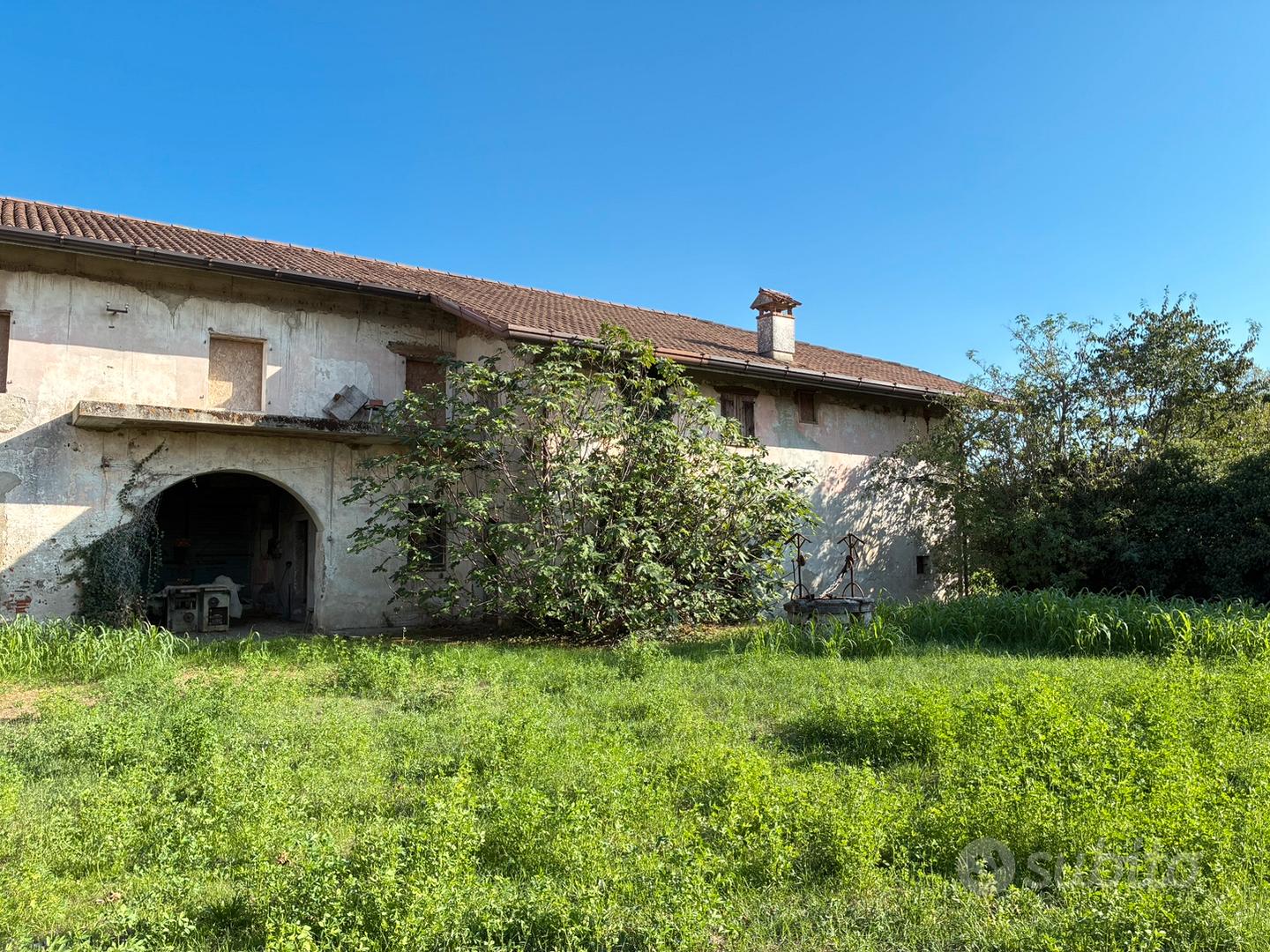 Casale rustico con ampio terreno - Vista 4