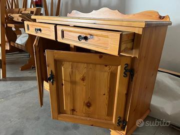 Mobile in abete massiccio con cassetti e ante