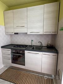 CUCINA COMPLETA DI ELETTR. INDESIT+TAVOLO+4 SEDIE