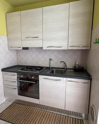 CUCINA COMPLETA DI ELETTR. INDESIT+TAVOLO+4 SEDIE