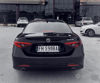Alfa Romeo Giulia 2.2 180 cv at8