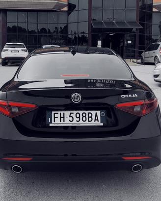 Alfa Romeo Giulia 2.2 180 cv at8