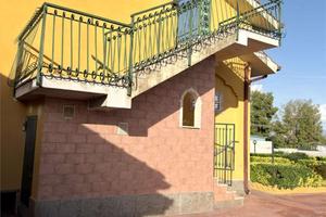 Appartamento con Ingresso Indipendente, Giardino e
