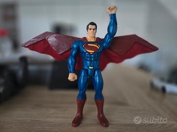 Action figures Superman, Batman, King Kong. 