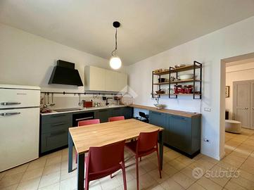 CASA SEMINDIPENDENTE A MONTECASTRILLI