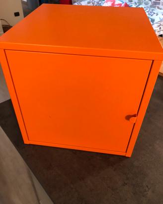 Ikea mensola da parete chiusa