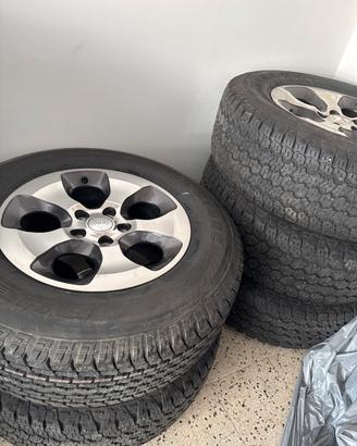 5 cerchi jeep wrangler con sensori e gomme