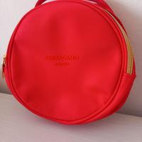 Porta make-up Ferragamo.