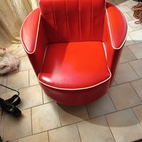 Poltrona vintage rossa girevole