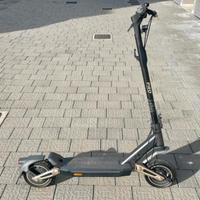 Monopattino elettrico Navee ST3 Pro