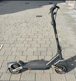 Monopattino elettrico Navee ST3 Pro