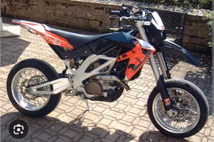Aprilia sxv 550 super mortard