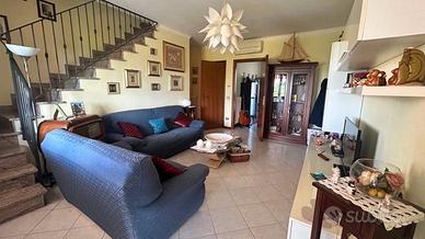 Villetta a schiera di 136 m² con 4 locali e box au