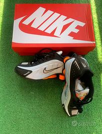 NIKE SHOX R4