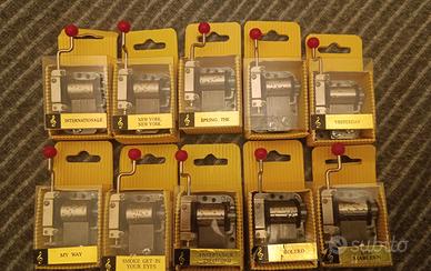 Mini collezione di 10 carillon a mano