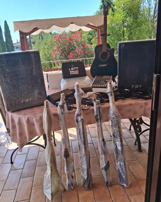 Amplificatori musicali, microfoni e strumenti