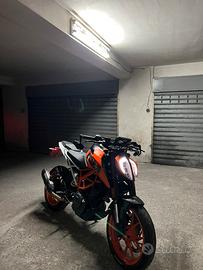 KTM 390 Duke anno 2022