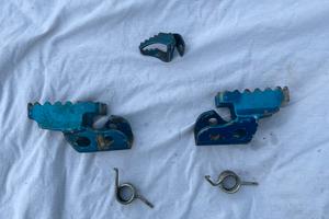 Pedaline per moto blu
