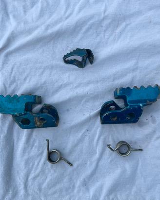 Pedaline per moto blu