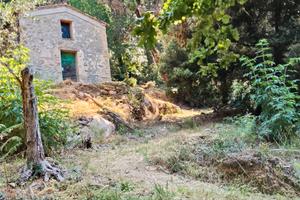 Piccoli rustici con terreno