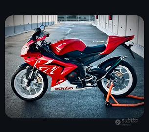 monoposto Aprilia rs 125 unghia carene